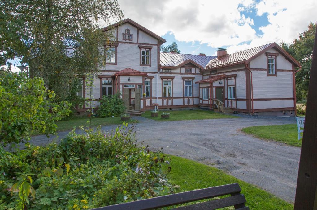 Loeydoen Kartano Hotel Ristiina ภายนอก รูปภาพ