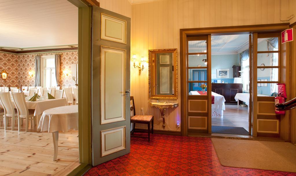 Loeydoen Kartano Hotel Ristiina ภายนอก รูปภาพ